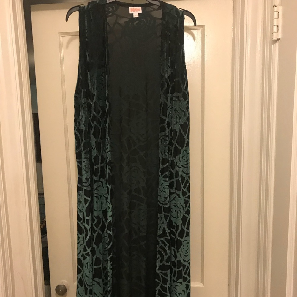 Large Joy from the Lularoe Elegant Collection!